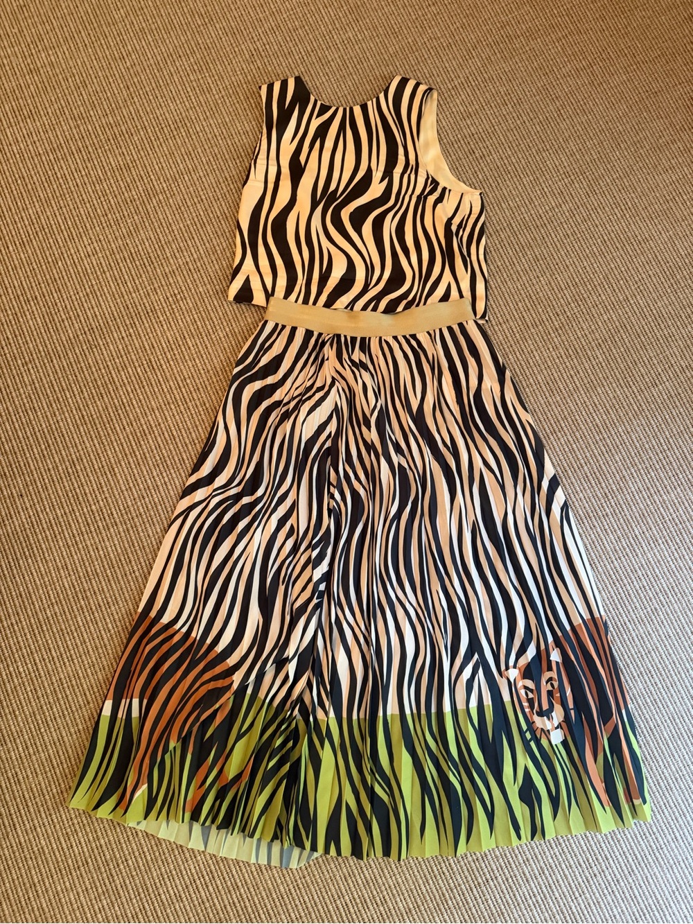 Le Superbe 2 Piece Set NWOT